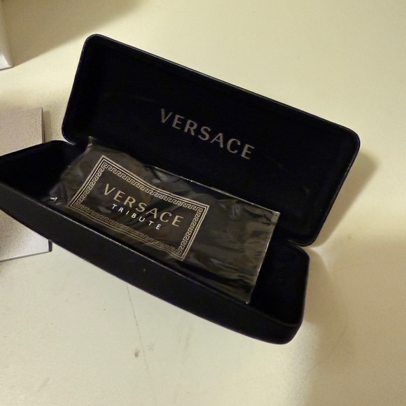 Two original Versace sunglasses case with new conditions - Picture 3 of 8